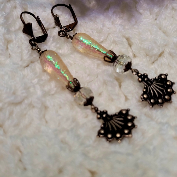 Romantic Victorian Opalescent Dangle Earrings - Picture 5 of 6